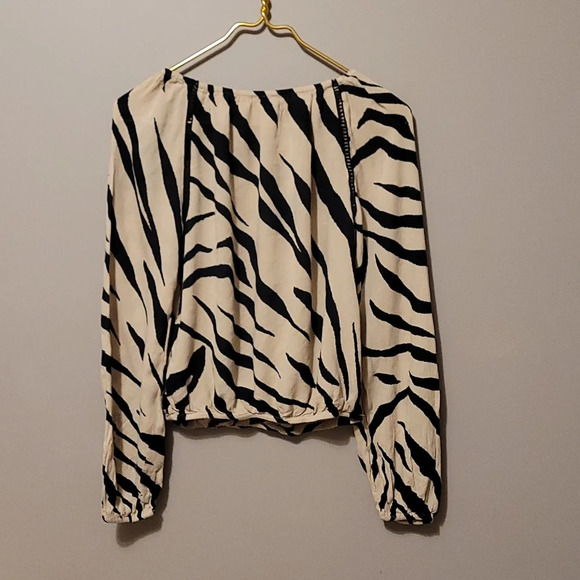 B59-INC INTERNATIONAL CONCEPTS: WOMENS SIZE SMALL TOP - Picture 3 of 3